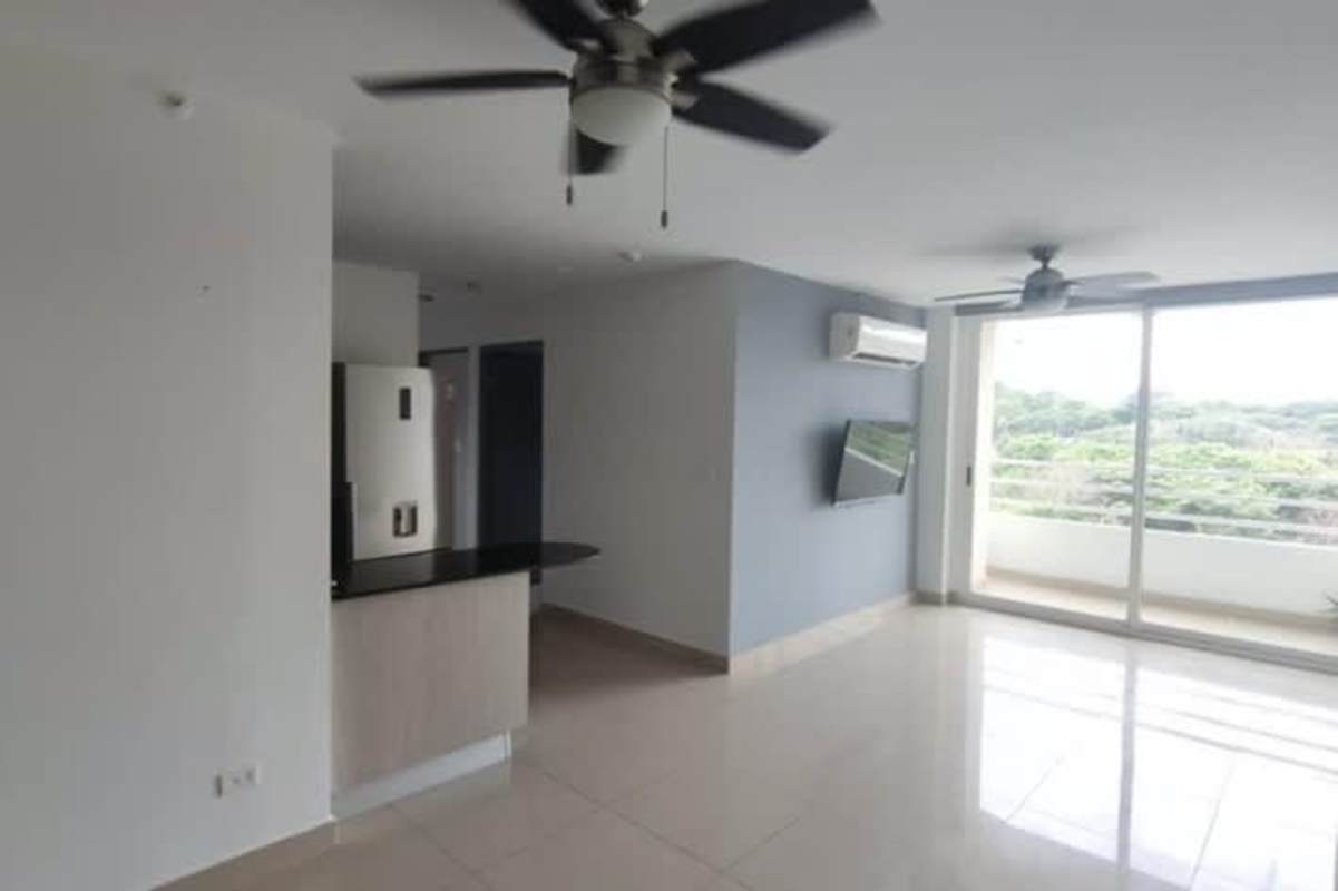 Master bedroom with built-in closet, inverter AC, ceiling fan in Condado Country Club apartment Condado del Rey Panama