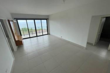 Modern bathroom condo with glass shower PH Solaria Punta Caelo Panama