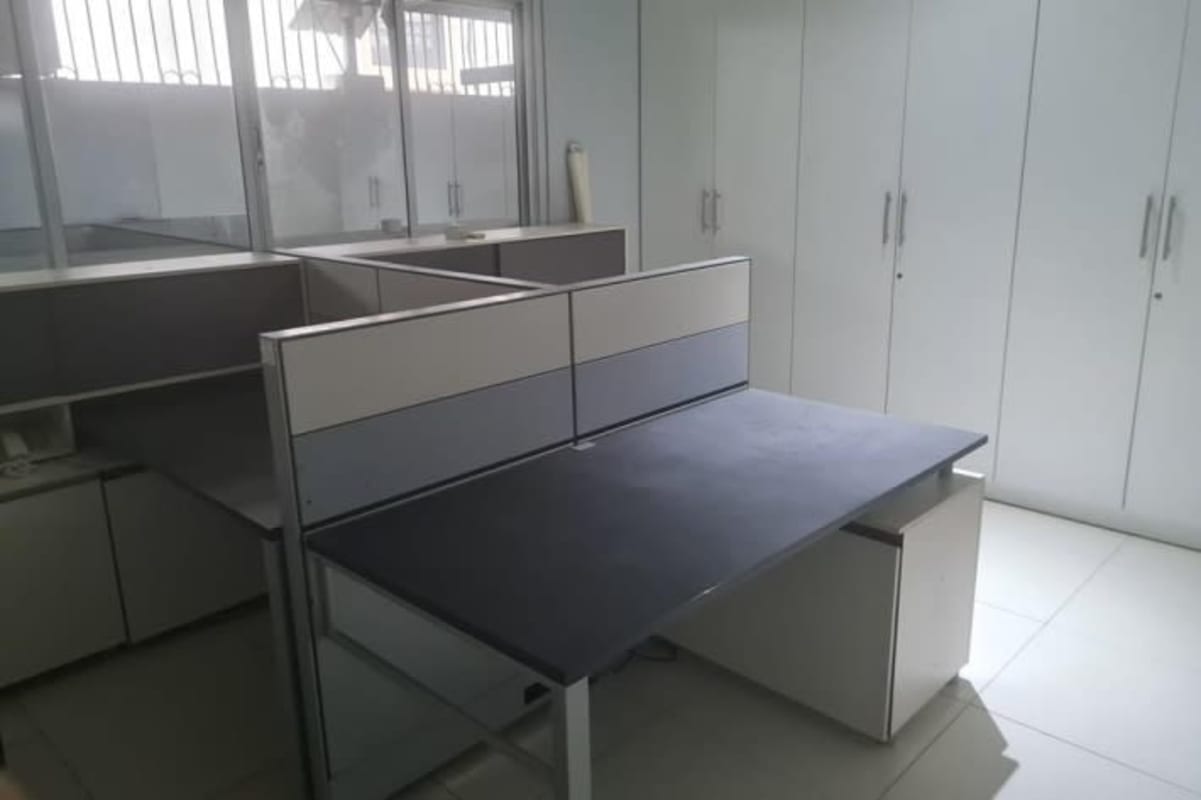 Partitioned office cubicles with storage cabinets Betania Panama
