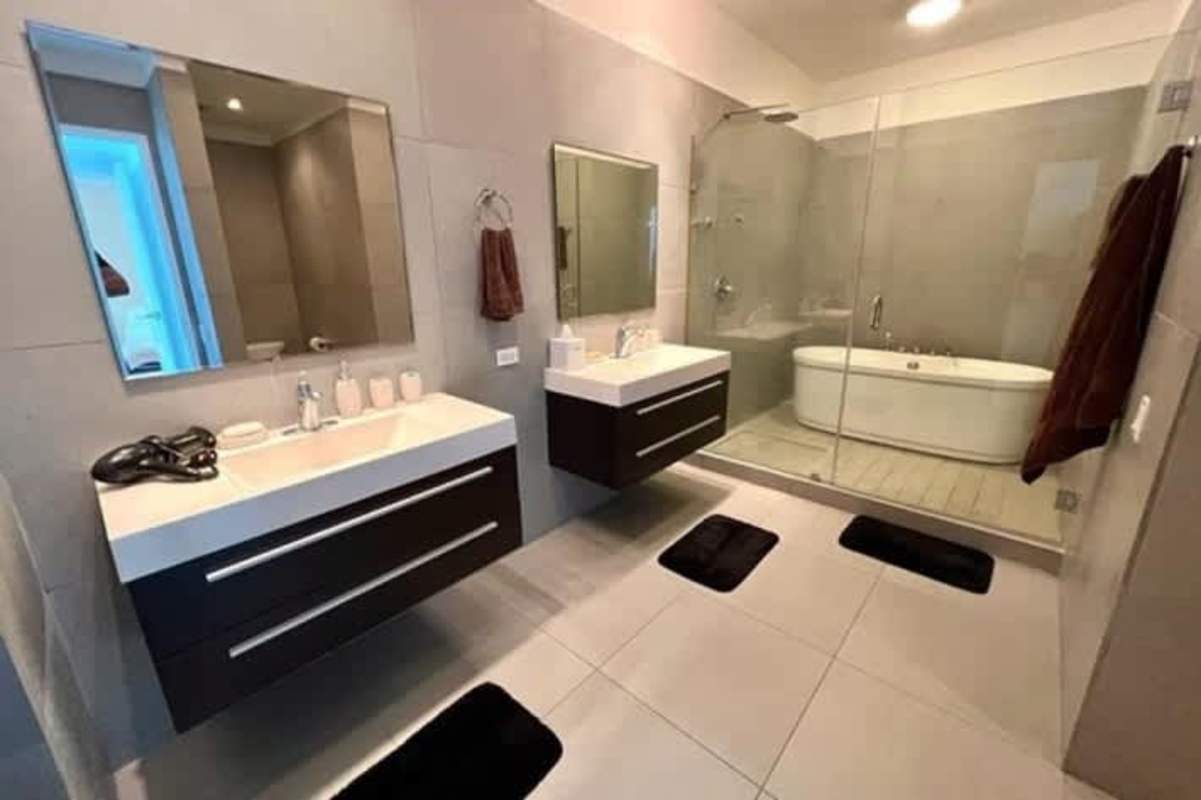 Modern furnished bedroom with balcony and Panama skyline vista at PH BICSA Avenida Balboa