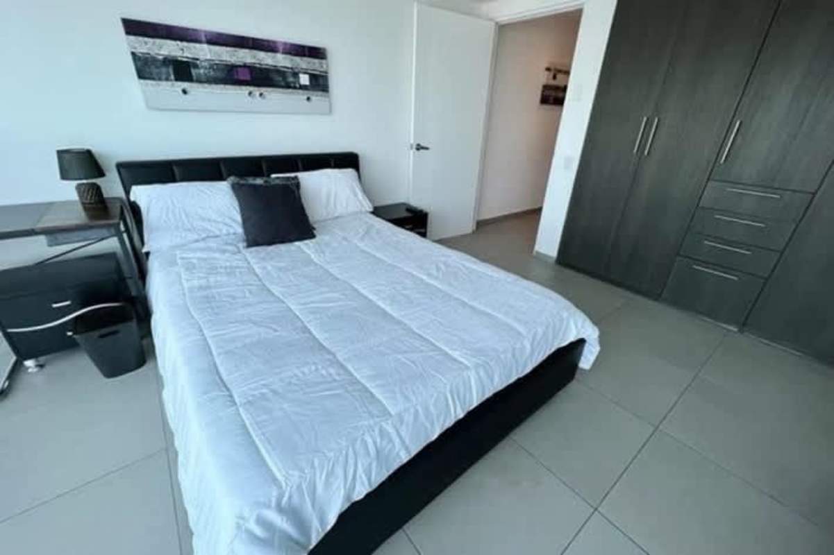 Bedroom with balcony, panoramic ocean and cityscape view PH BICSA Financial Center Panama