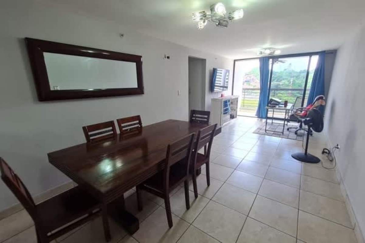 Resort-style swimming pools with sun loungers at PH Country Club Condado del Rey Panama