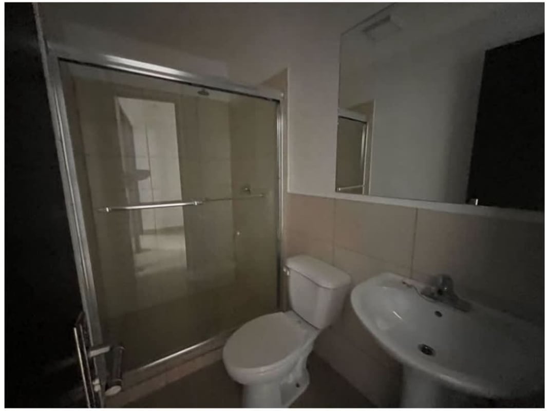 Modern bedroom with ceramic tiles and built-in closet in PH Ceceda Panama City