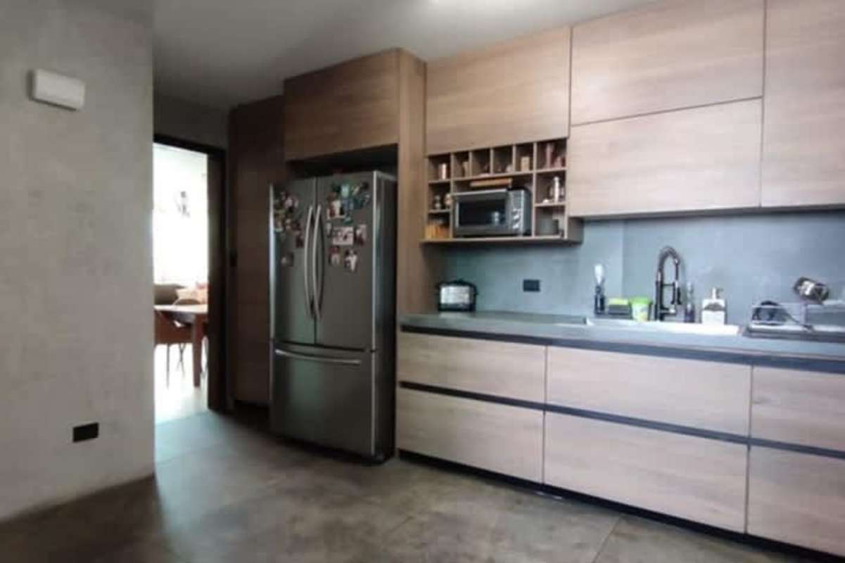 Private balcony overlooking Panama City skyline PH Mirador San Francisco