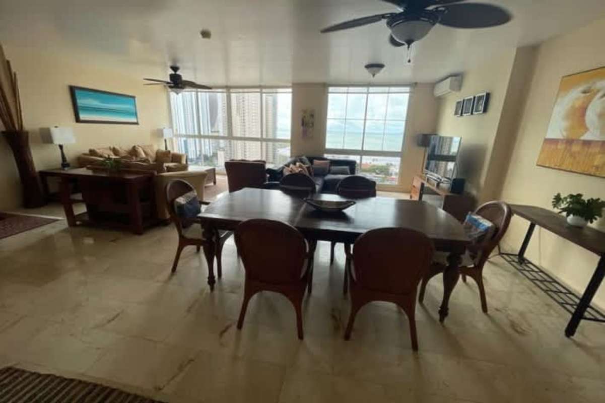 Large master suite with ocean views, ensuite bath and built-in closets in PH Costa Pacifica Punta Pacifica