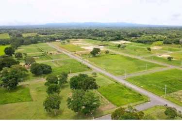 Entrance gate to Villas Campestres in Hato Viejo, secure residential land project Panama