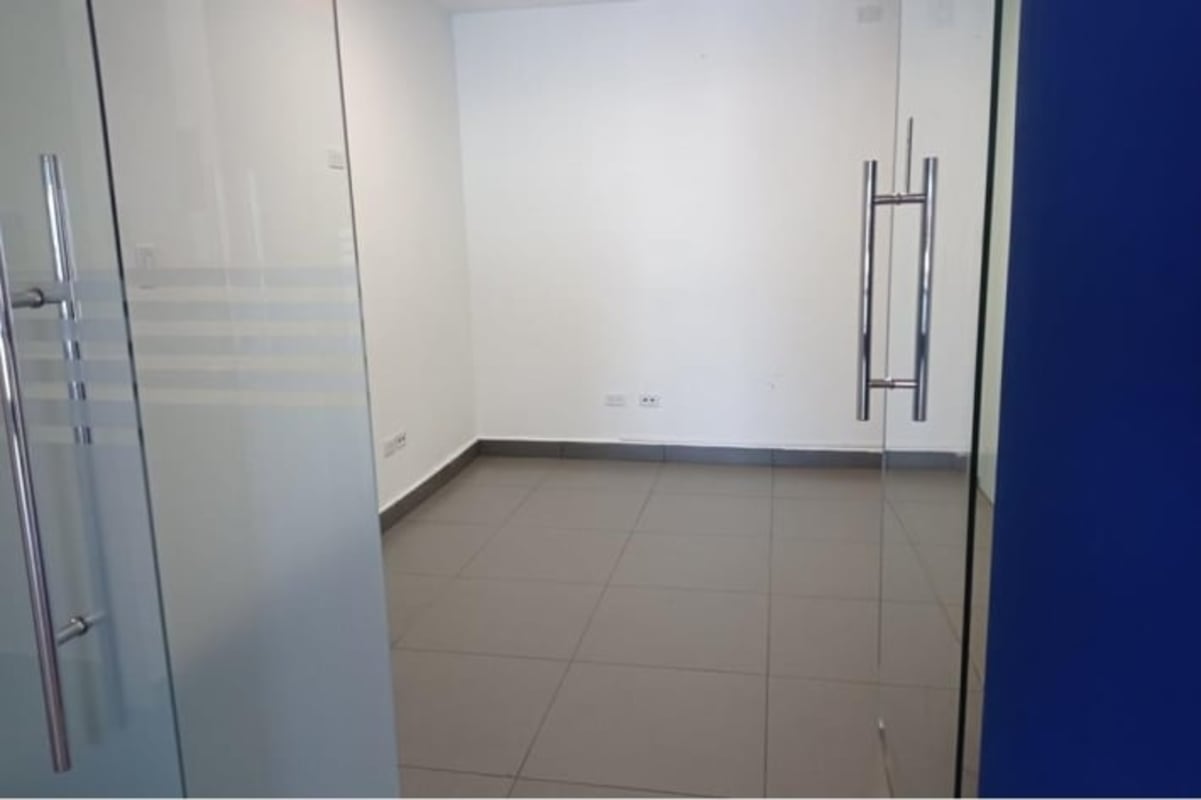 Spacious bright open-plan office with blue accent columns and tiled floor in Oceania Business Plaza Panama