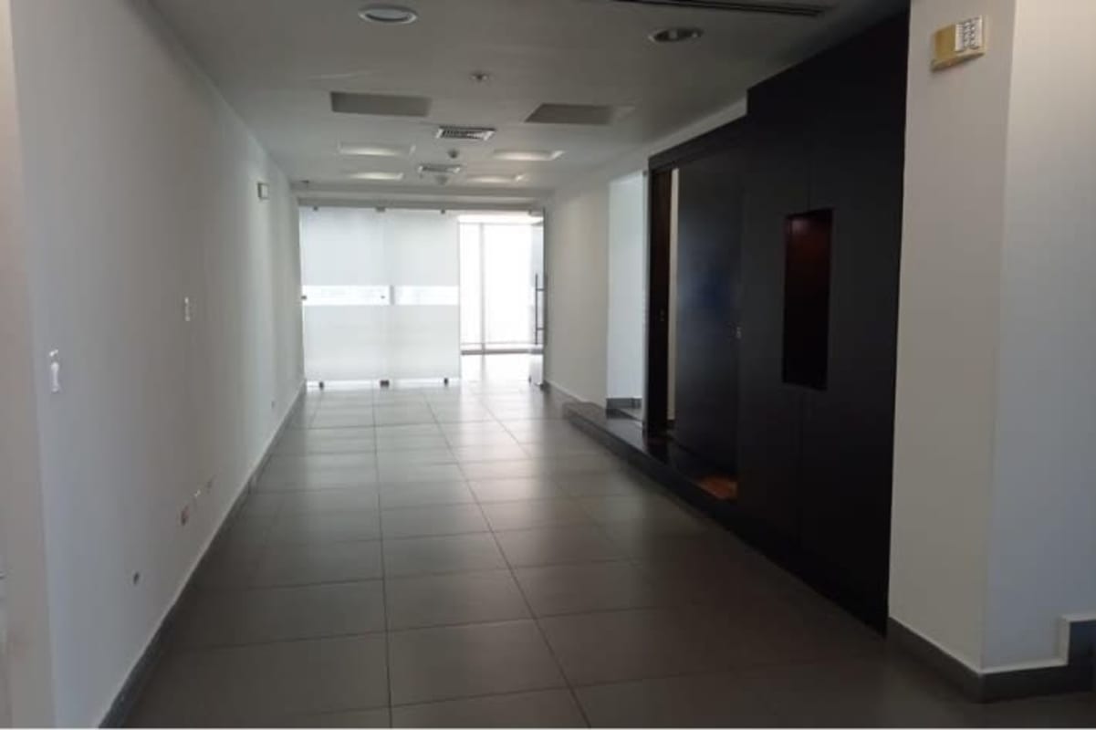 Floor-to-ceiling office windows with panoramic skyline view in Oceania Business Plaza Panama