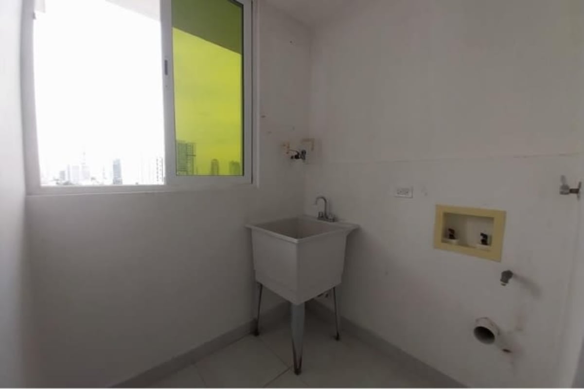 Bright open kitchen with granite countertops at PH Metropolitan Carrasquilla Panama City