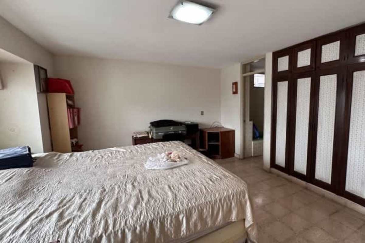 Spacious dining area overlooking Panama skyline in penthouse for sale El Cangrejo