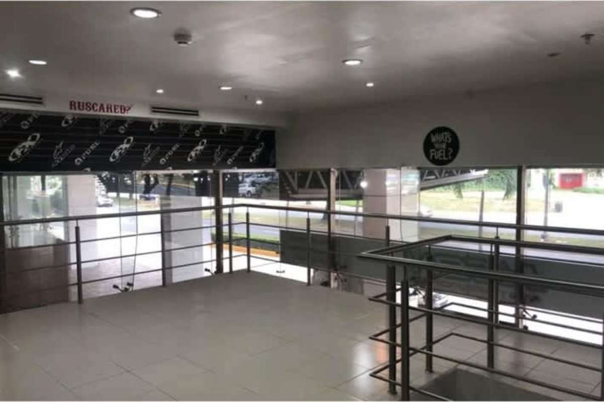 Interior mezzanine in retail space large windows metal rails PH H2O Avenida Balboa Panama
