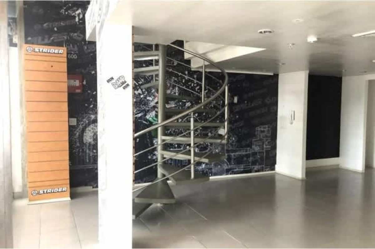 Commercial retail interior corner with spiral staircase tiled floors PH H2O Avenida Balboa Panama