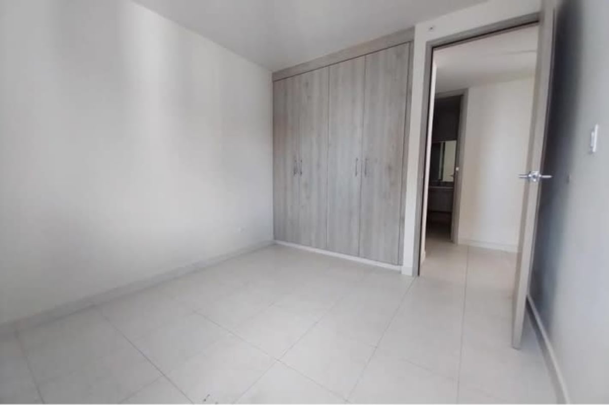 Secondary bedroom with closet window tile floors in PH Versalles II Panama