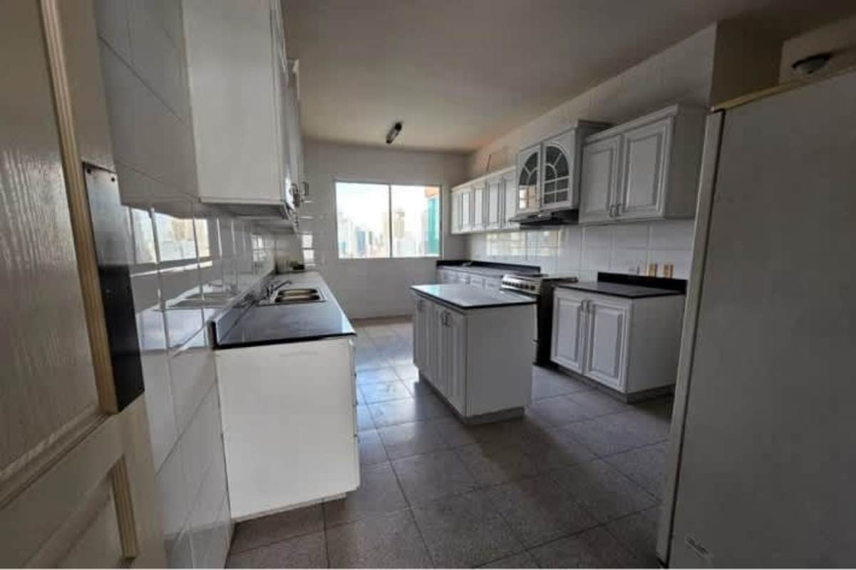 Fully equipped gym facing city skyline at PH Vista Marina Panama City