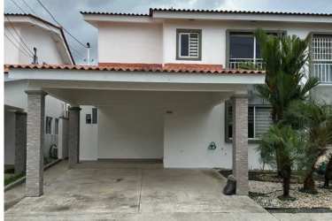 Bright bathroom with glass-enclosed shower and stylish finishes in La Chorrera house for rent