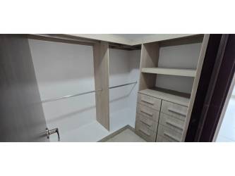 Spacious walk-in closet master bedroom PH Woodlands Panama