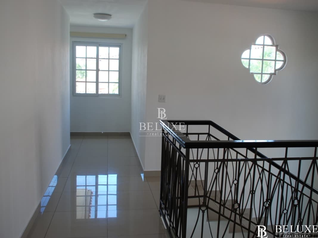 Bathroom with large granite countertop, double sinks, bathtub in Villa Valencia Panama