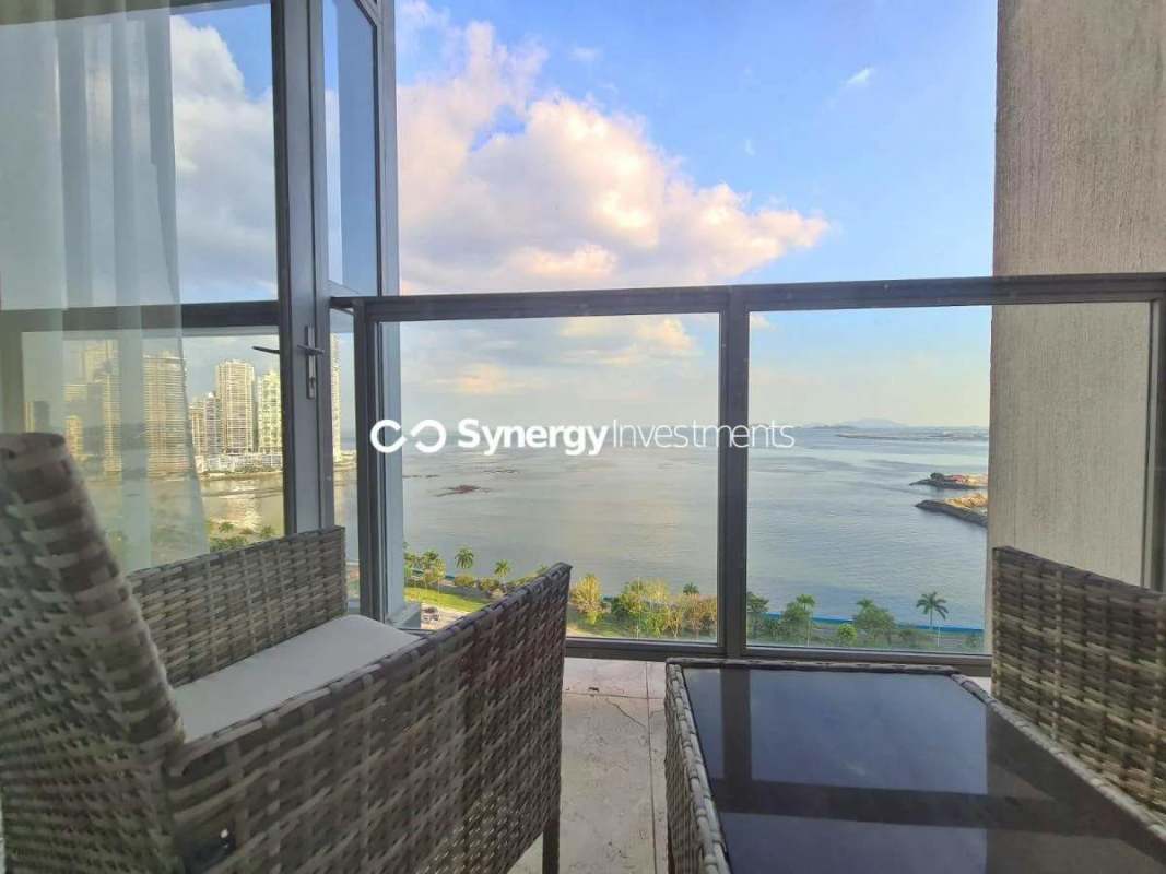 Modern gourmet kitchen with stainless steel appliances in Yoo Panama Avenida Balboa