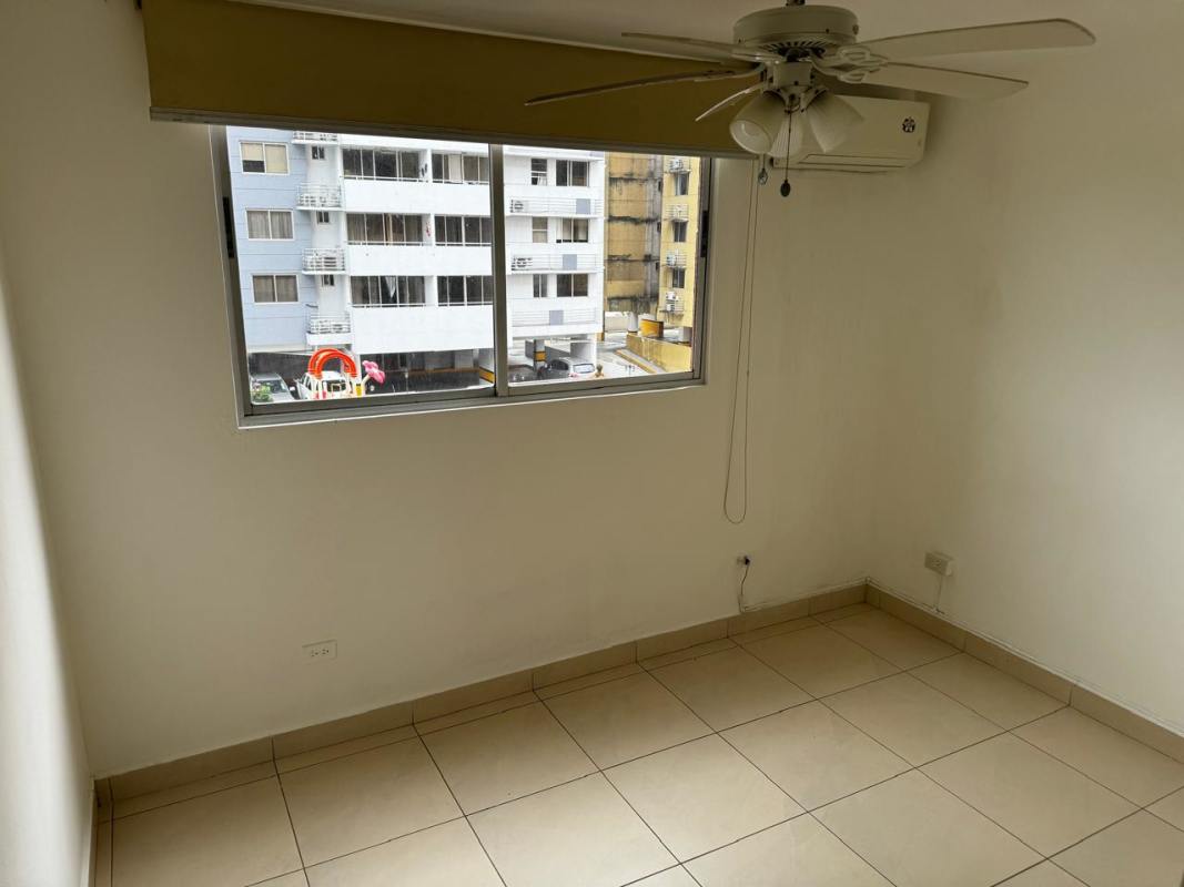 Modern bathroom with shower, sink and vanity PH Torres de Toscana Ancón