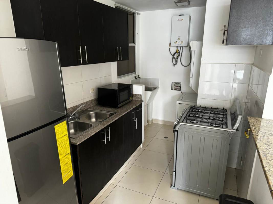 Kitchen with granite tops, gas stove, microwave, refrigerator PH Torres de Toscana