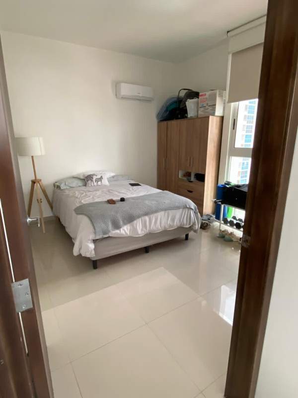 Spacious master bedroom with large window and city skyline view at PH Quadrat San Francisco Panama