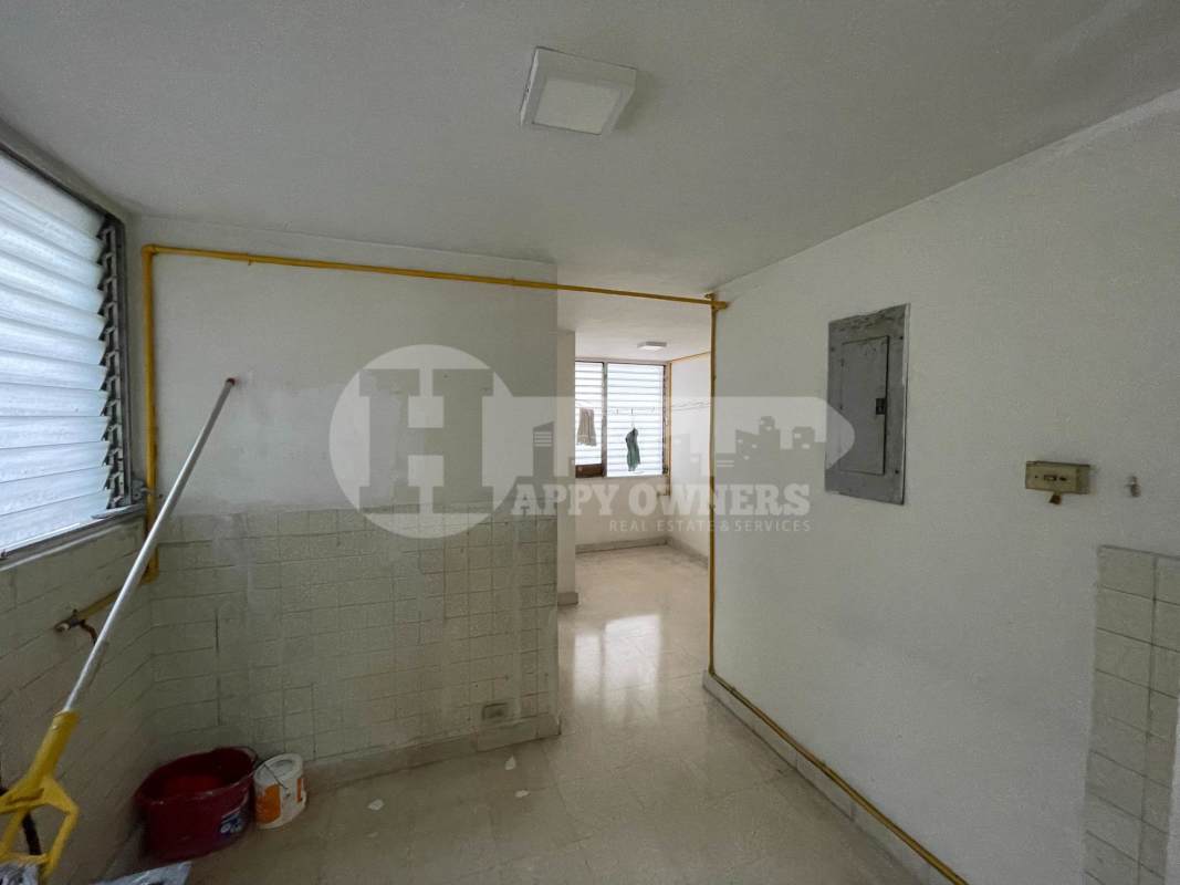 Spacious bedroom with closets and window PH Fiesta Obarrio Panama