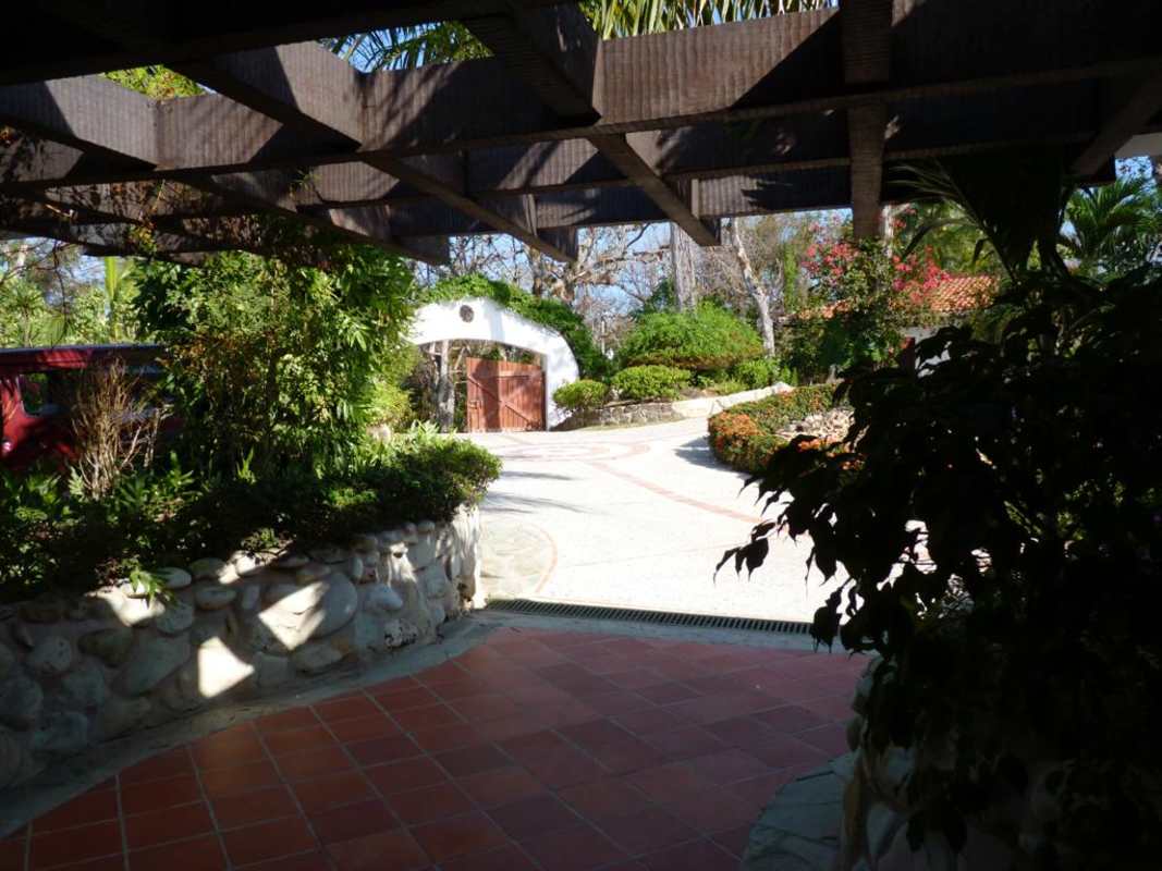 Rustic spa bathroom indoor jacuzzi natural stone Isla Contadora Panama