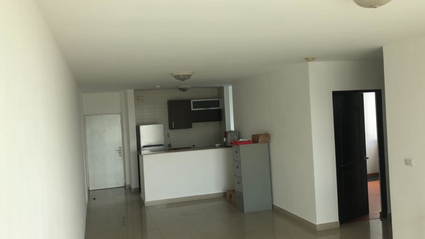 Luxurious infinity pool overlooking the Pacific Ocean in PH Oceanaire Punta Pacifica Panama