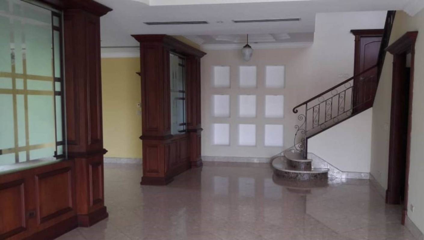 Living room with open layout, tiled floors, decorative lighting PH Torres de Toscana El Dorado