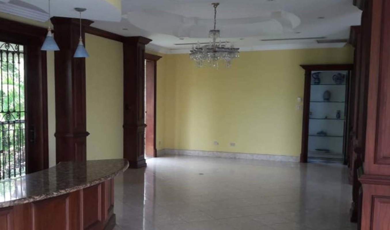 Bathroom with walk-in shower, granite counter and mirror in PH Torres de Toscana Villa de las Fuentes