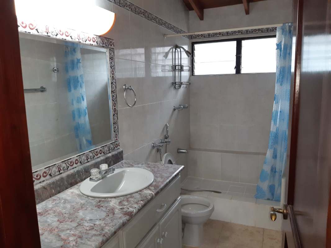 Bathroom with granite countertop, large mirror and walk-in shower PH Torres de Toscana Panama