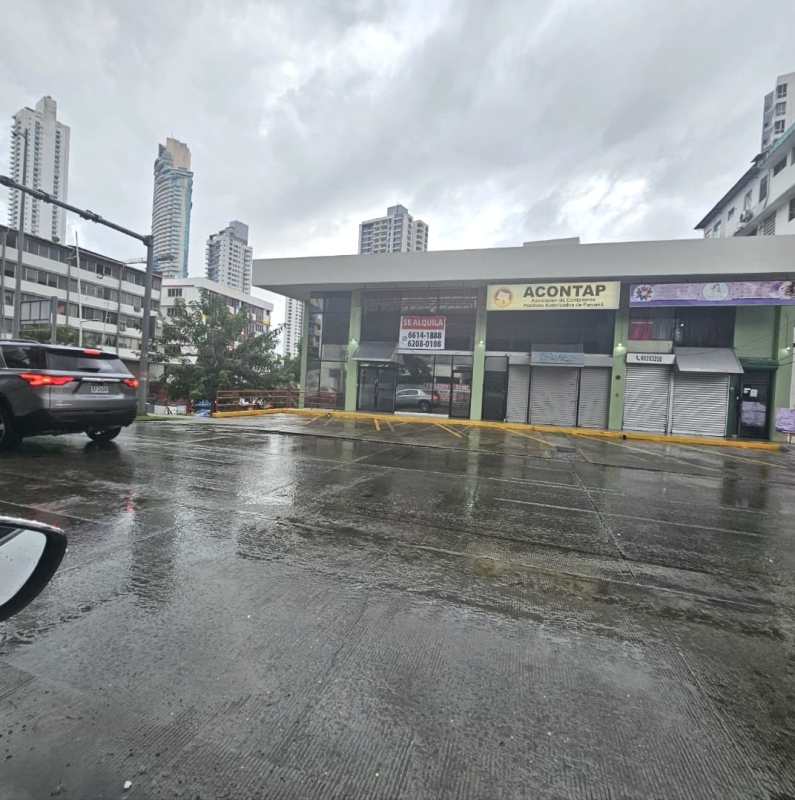 Modern commercial property with glass front and parking in PH Unicentro on Avenida Justo Arosemena Panama City