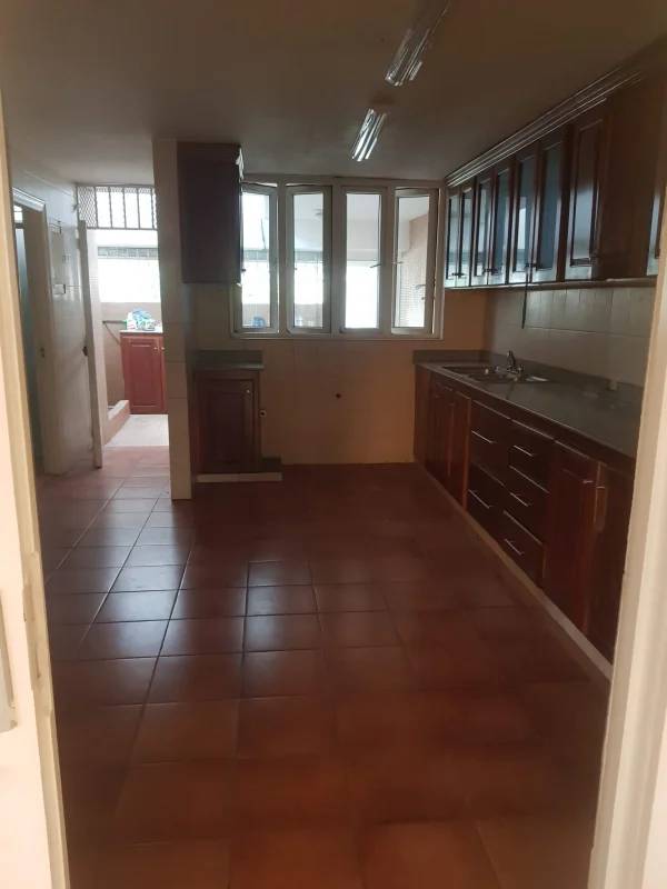 Traditional spacious kitchen with brown tiles and wood cabinets in PH Torres de Toscana