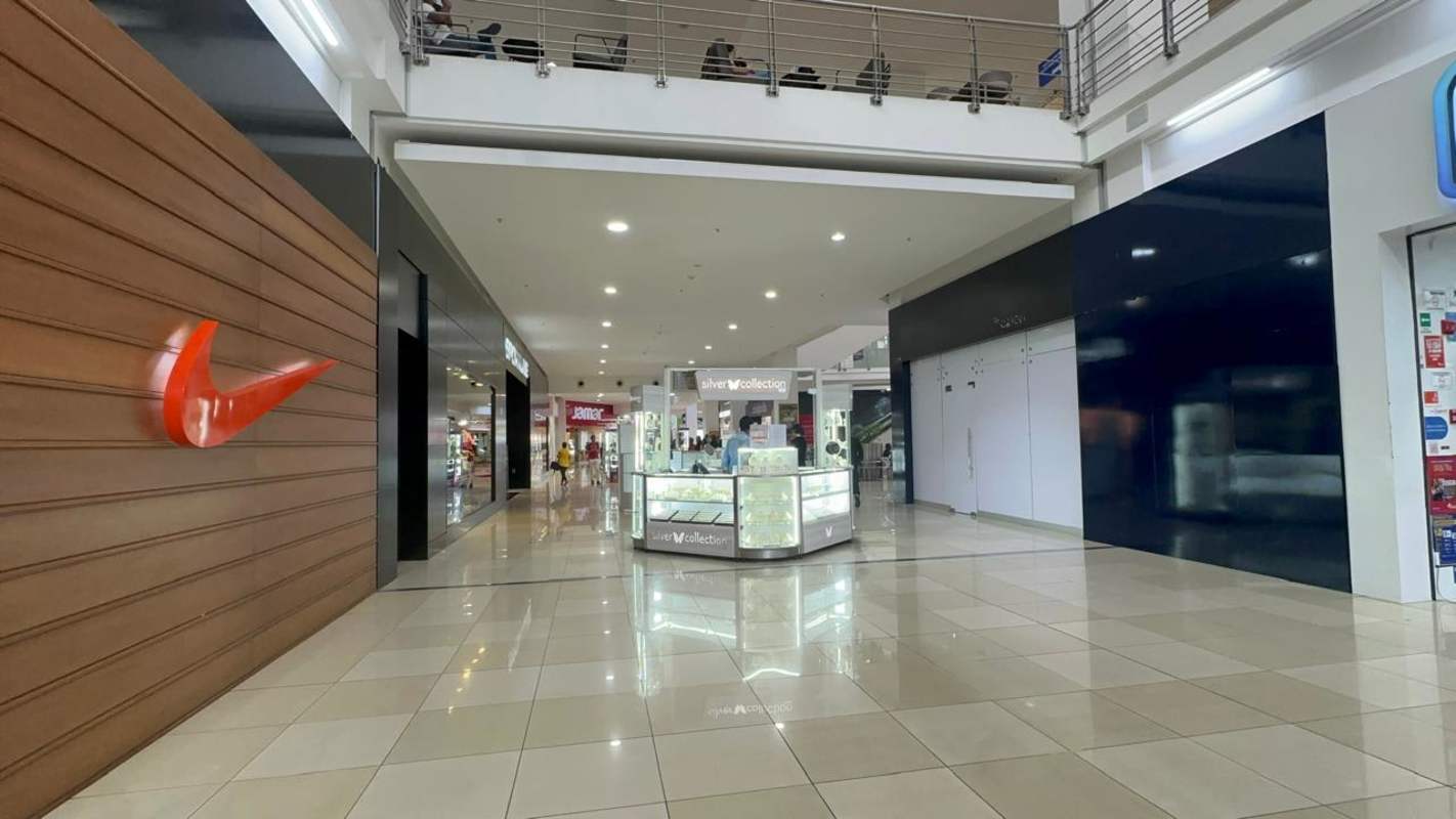 Jewelry kiosk, storefront signage, shopping mall common area Los Andes Mall Panama
