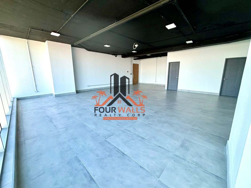 Panoramic windows in commercial space PH Torre Interplus on Avenida Balboa Panama