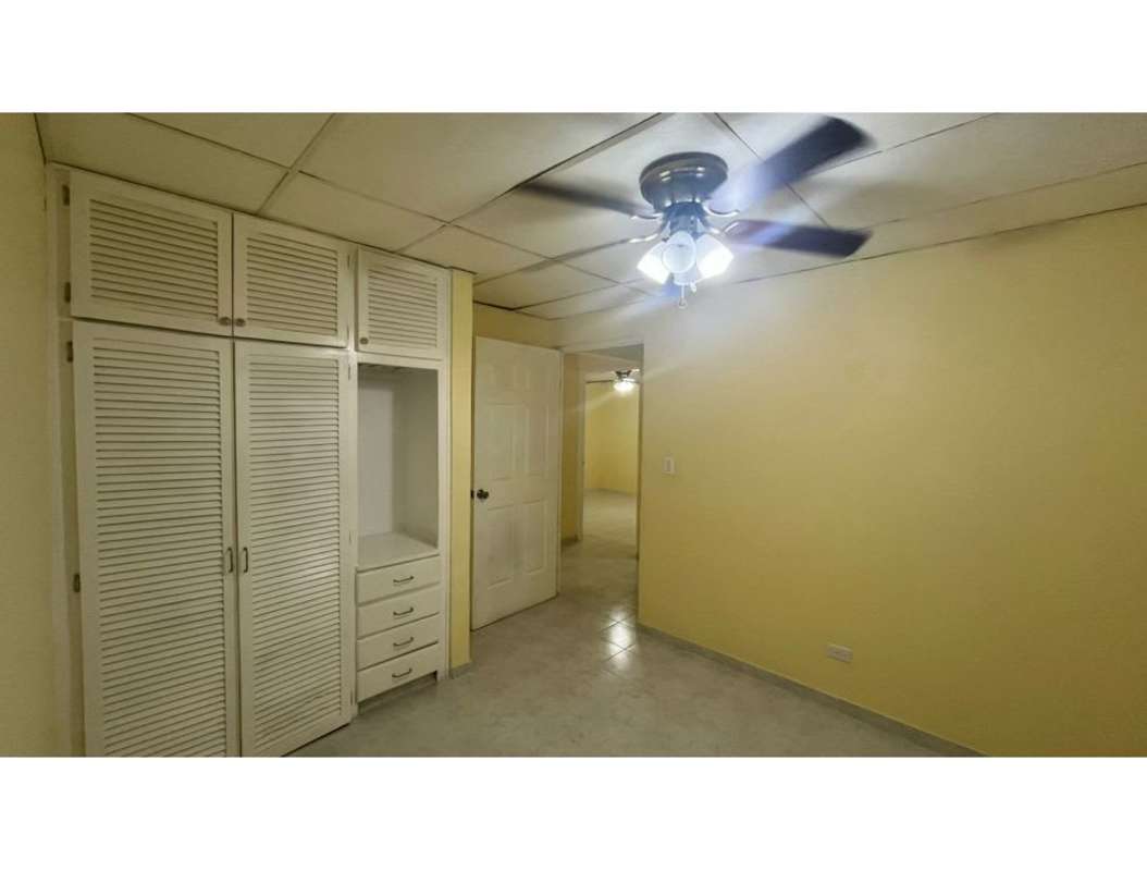 Bedroom space yellow walls built-in closet ceramic tile floor in Camino Real Brisas del Golf Panama