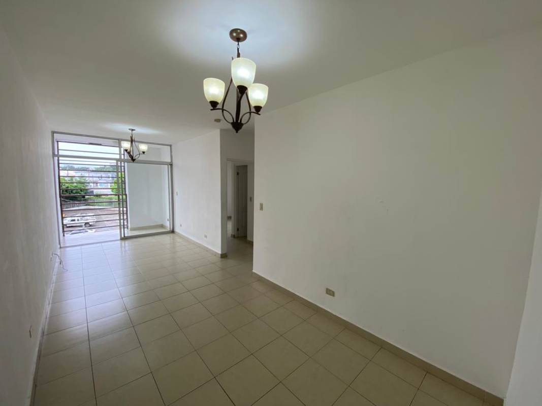 Bedroom with tiled floor light-filled window PH Valentina El Ingenio Panama