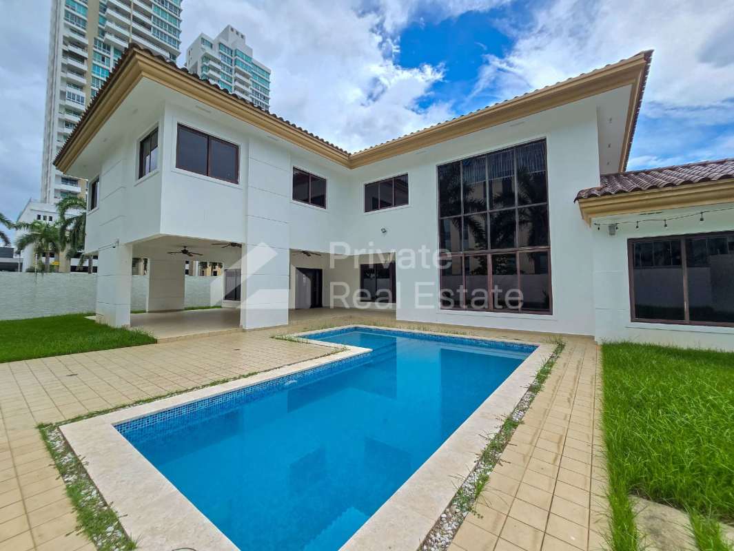 Modern Mediterranean luxury villa with double garage and landscaped driveway in Costa del Este