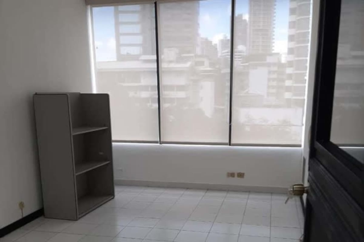 Office space with tiled floors, windows and natural light Financial District Panama