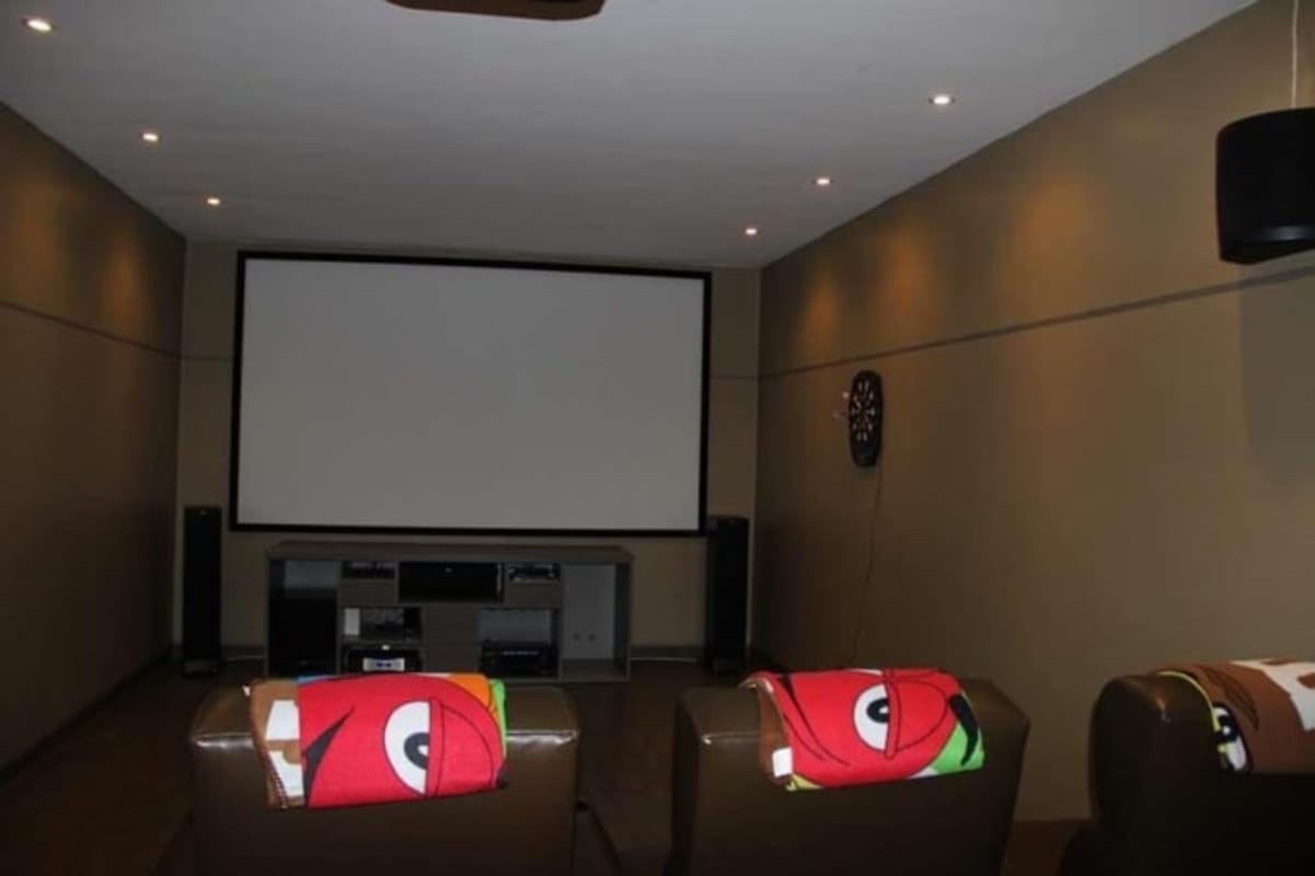 Contemporary marble bathroom with bathtub, vanity, mirror in Fairway Estates Santa María Panama