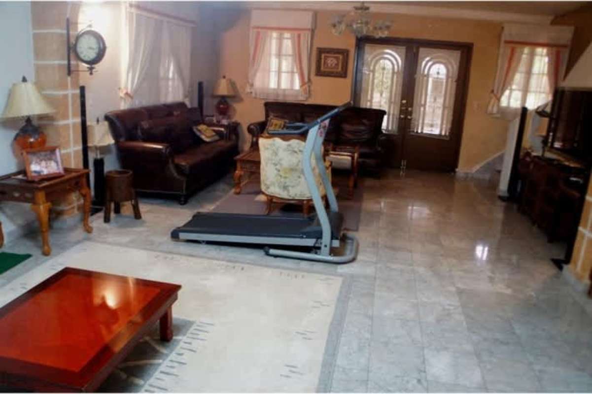 Front porch with double doors and tiled entrance in Los Rios Corozal Panama