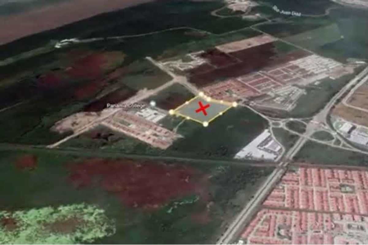 Aerial satellite image with boundary of large land plot near Costa del Este Panama