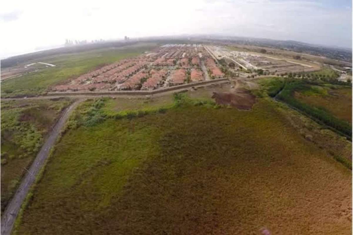 Aerial view showing development plot bordered by residential neighborhoods Costa Sur Panama