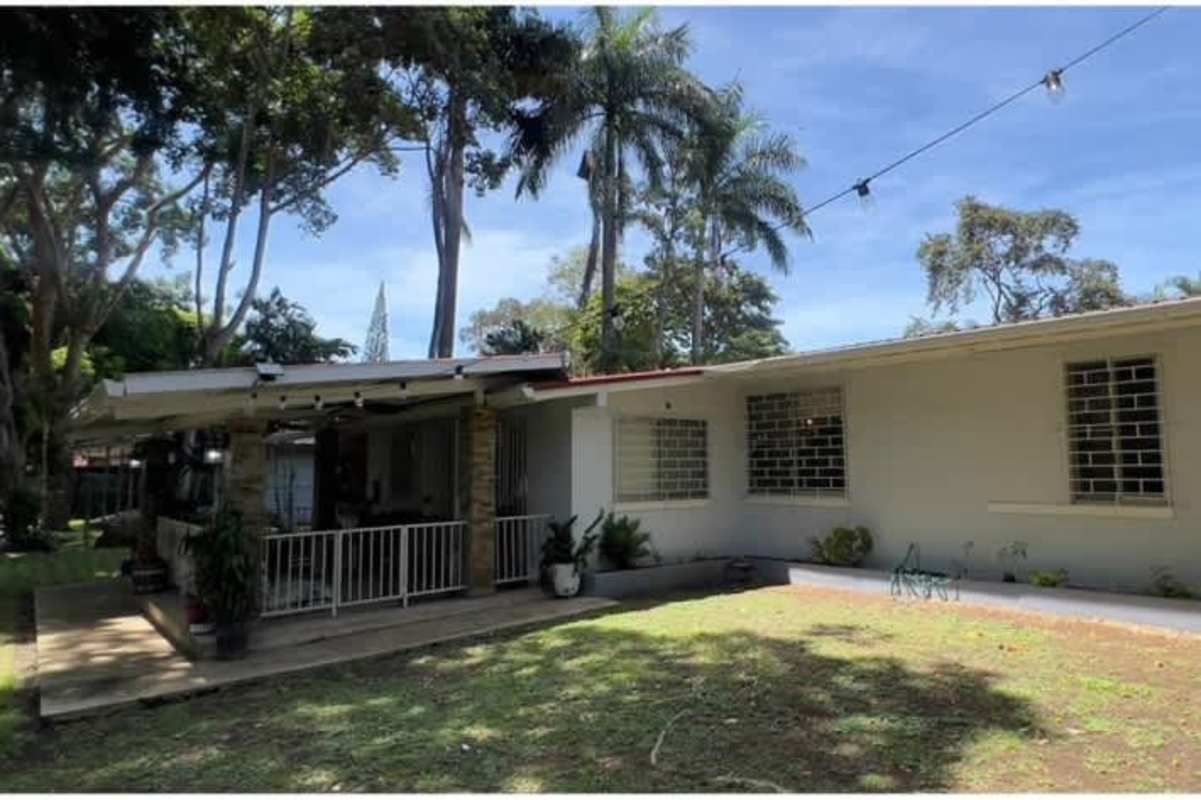 Covered patio and terrace perfect for entertaining at Albrook Ancón house Panama