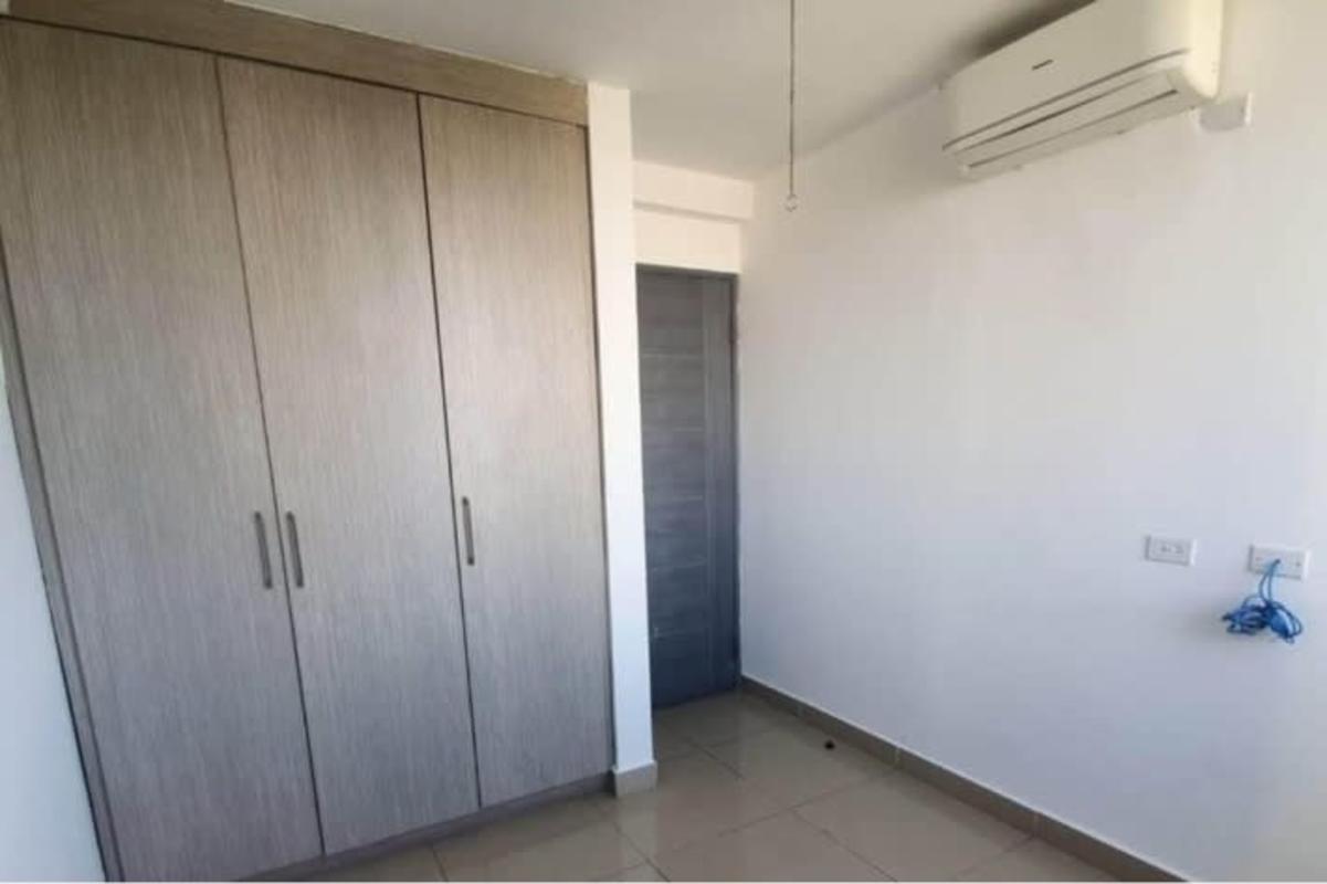 Bedroom with fitted wardrobe and tile floor PH Green Park Condado del Rey Panama