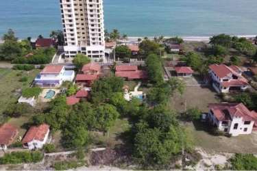 Bedroom with AC, pink bedding, window, closet Casa Sophia Malibu Beach Nueva Gorgona Panama
