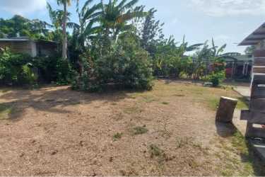 Front exterior of single-family house with porch, yard, gated fence in Antón Coclé