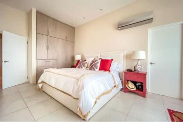 Children's room bunk beds ensuite bathroom in Bijao beachfront condo Panama