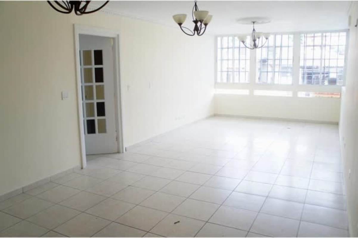 Bedroom with wardrobe ceiling fan in PH Metro Park View Betania Panama