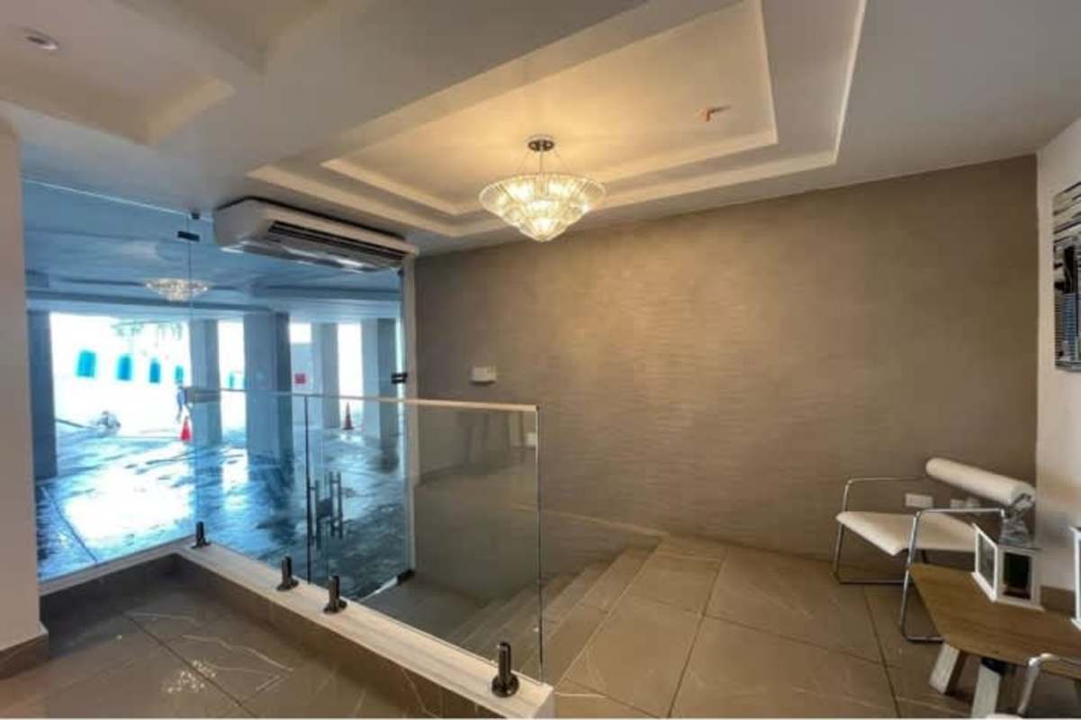 Modern lobby with chandelier and reception area PH Buona Vista Carrasquilla Panama City